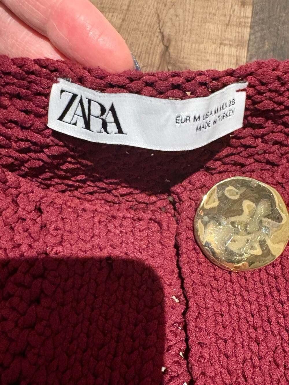 ZARA Chunky Knit Cardigan with Textured Gold Buttons in Maroon Buttons Maroon Go - Picture 3 of 4